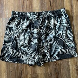 Gap drawstring shorts with pockets, women’s size M, black